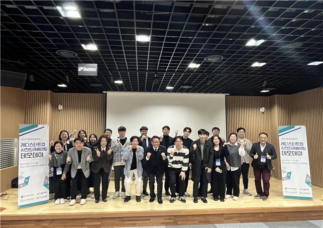 âż, âŰ  ť(ŸƮ) 